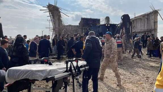 insaatta-gocuk-olu-ve-yaralilar-var