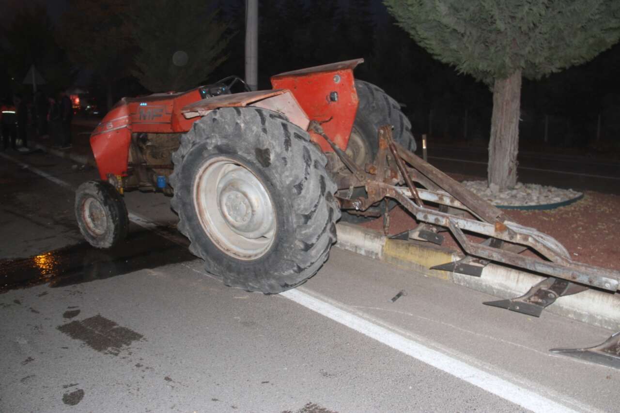 konyada-traktor-otomobille-carpisti-1i-agir-2-yarali-var-beysehir