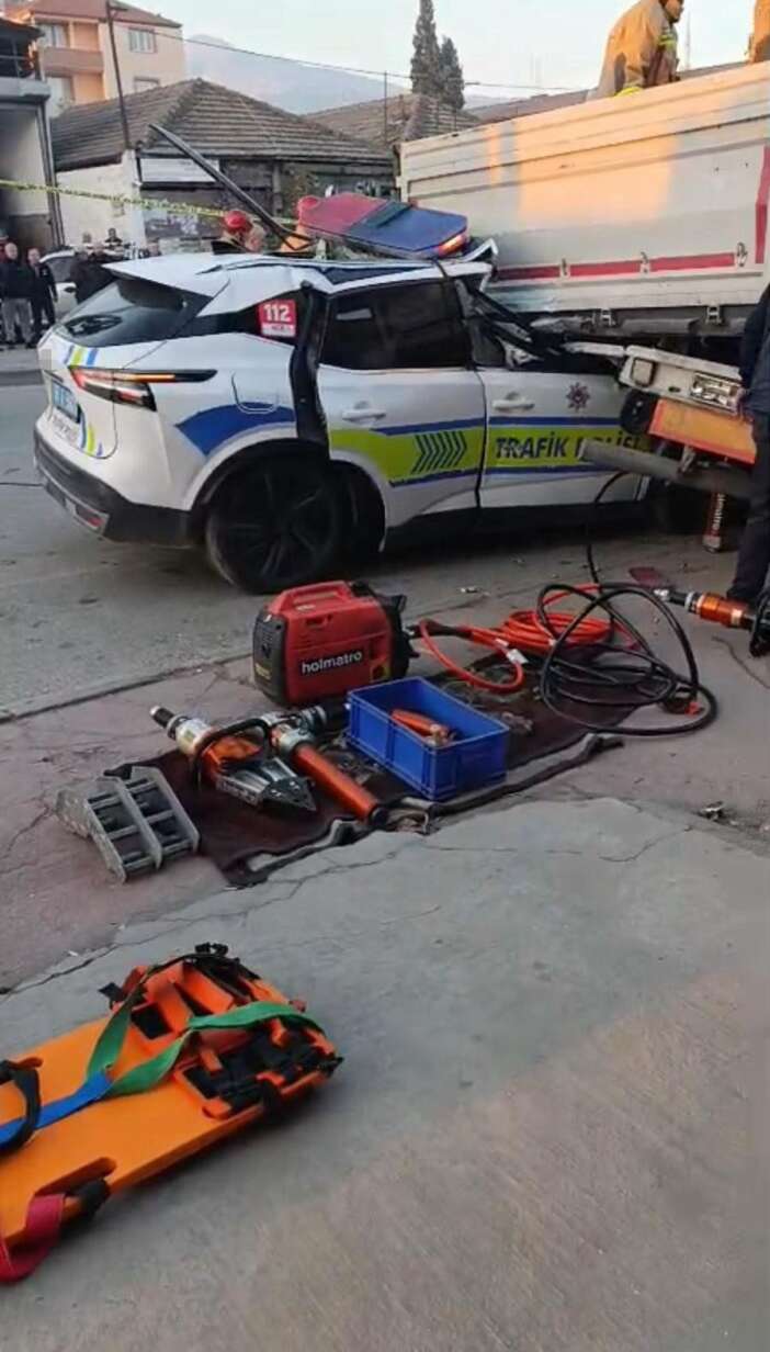 tir-kazasinda-sehit-olan-polis-ali-barutun-kaza-goruntuleri-ortaya-cikti