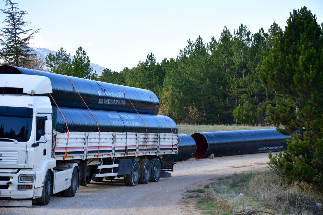 komsu-ile-su-takviyesi-gozleri-konyanin-can-cekisen-bolgesine-cevirdi