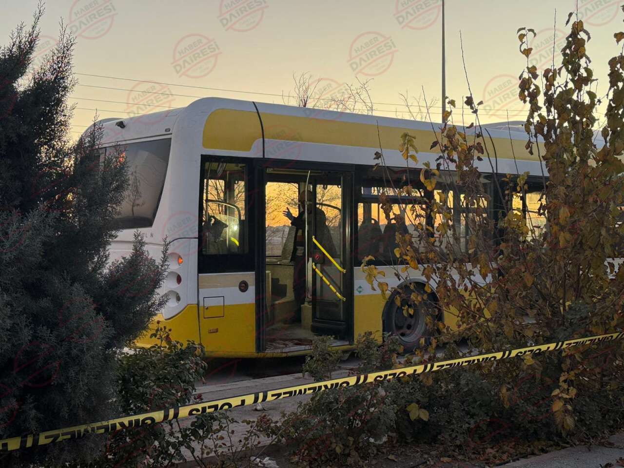 konyada-otobuste-saldiri-esinin-yaninda-bicaklandi