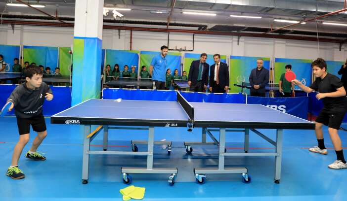 konyali-minik-teniscilere-ak-partili-vekilden-ziyaret