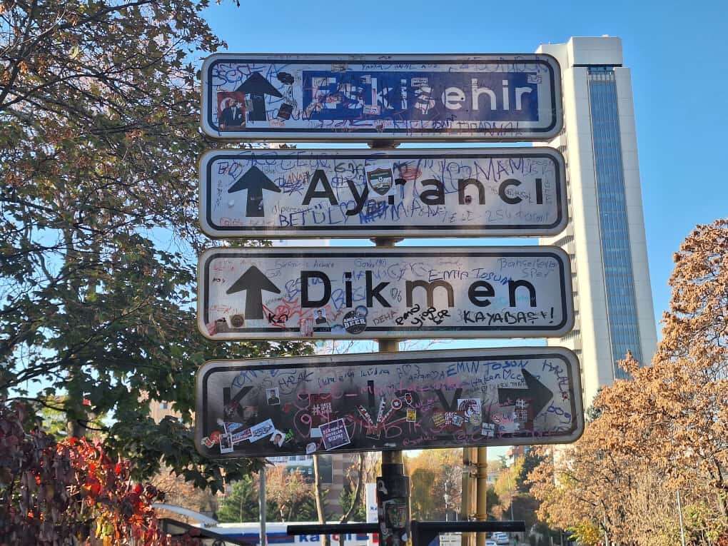 sosyal-medya-cilginligi-bicakli-kavgayla-sona-erdi-yaralilar-var