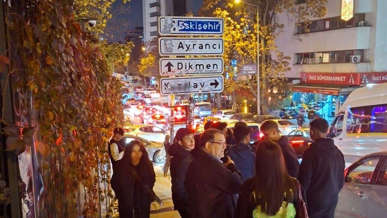 sosyal-medya-cilginligi-bicakli-kavgayla-sona-erdi-yaralilar-var