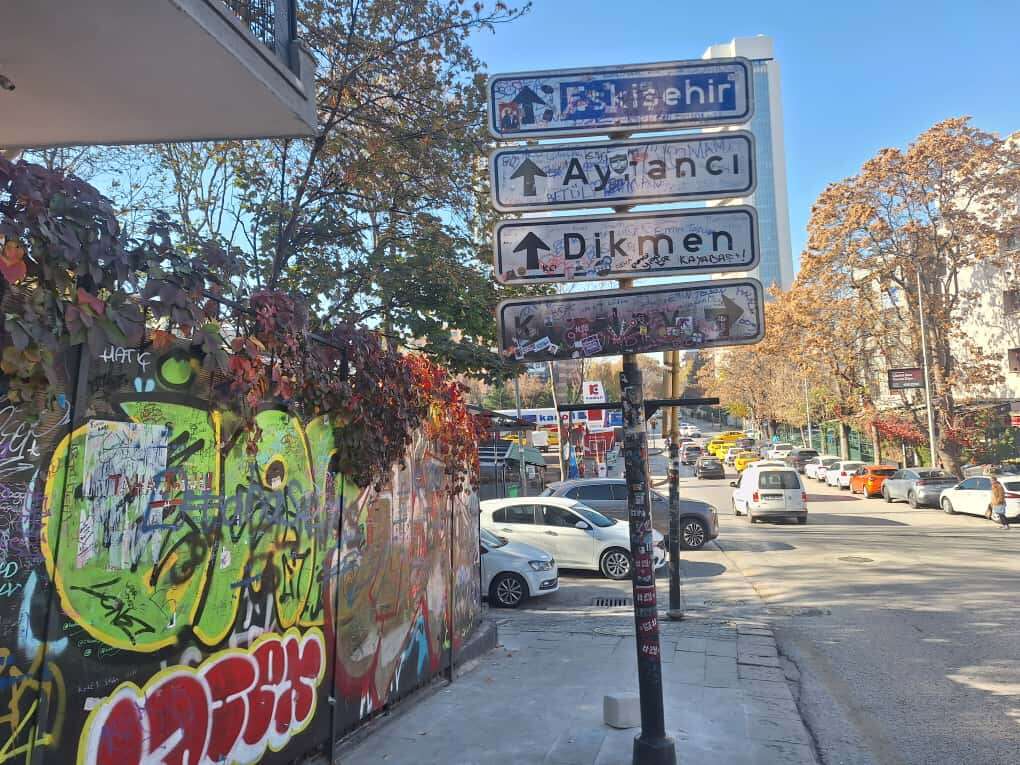 sosyal-medya-cilginligi-bicakli-kavgayla-sona-erdi-yaralilar-var