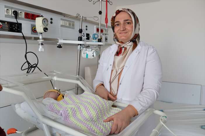 13-gunluk-bebek-konyada-hayata-tutundu