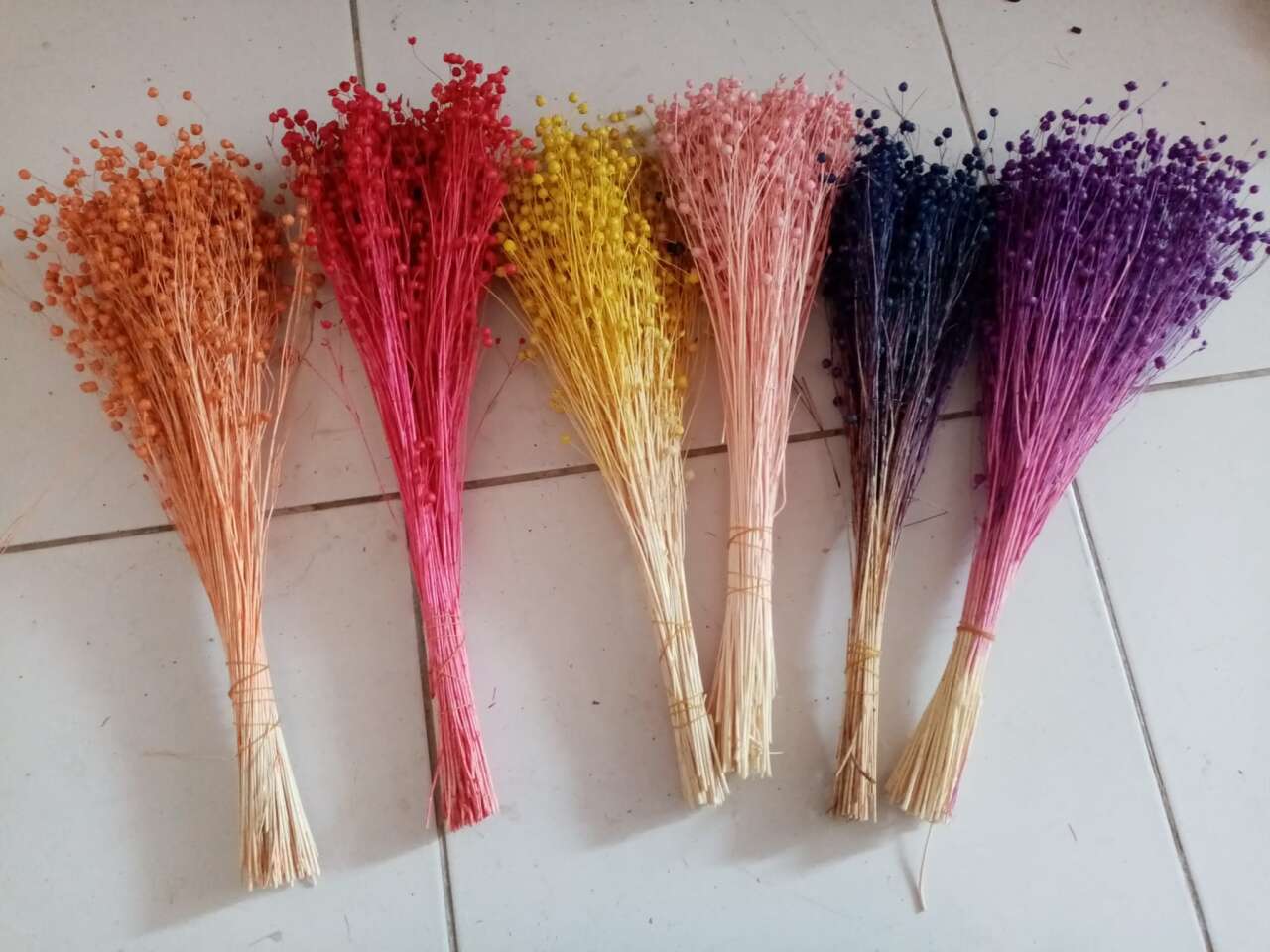 konyada-kimsenin-gorse-donup-bakmadigindan-para-kazaniyorlar-derebucak-kuru-otkonyada-kimsenin-gorse-donup-bakmadigindan-para-kazaniyorlar-derebucak-kuru-ot