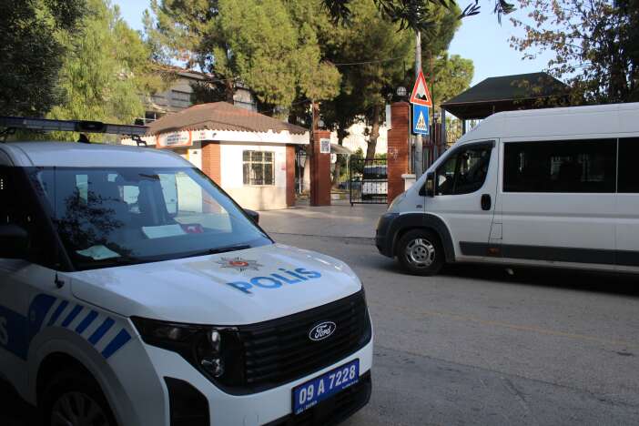 lise-onunde-kanli-hesaplasma-2-ogrenci-bicaklandi