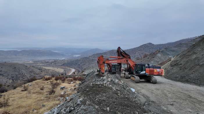 maden-faciasi-66-yasindaki-isci-toprak-altinda