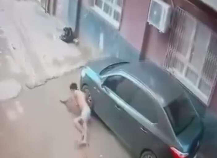 yasak-iliski-cinayeti-kamerada-sokaga-yari-giyinik-kacti-defalarca-bicaklandi