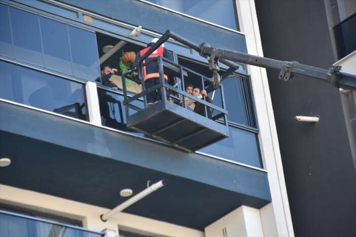 apartman-otoparkinda-yangin-20-kisi-hastanelik-oldu