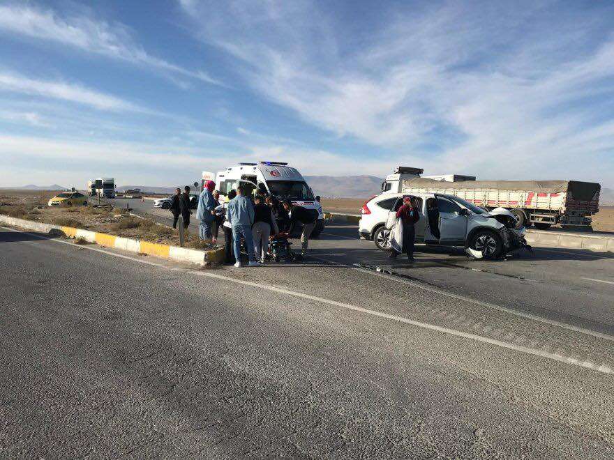 konyada-kamyonet-ciple-carpisti-7-yarali-var-3u-cocuk