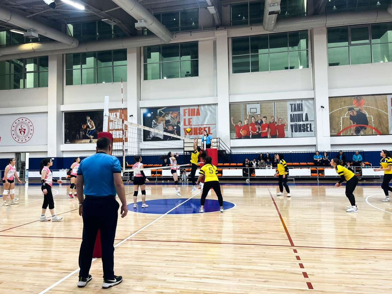 voleybolun-kalbi-konyada-atiyor