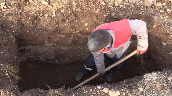 dikkat-ceken-kis-hazirligi-500-mezar-kazildi