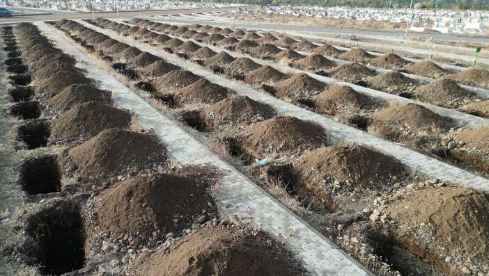 dikkat-ceken-kis-hazirligi-500-mezar-kazildi