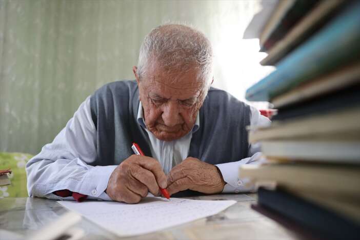 konyada-askindan-okuma-yazma-ogrendi-sair-oldu