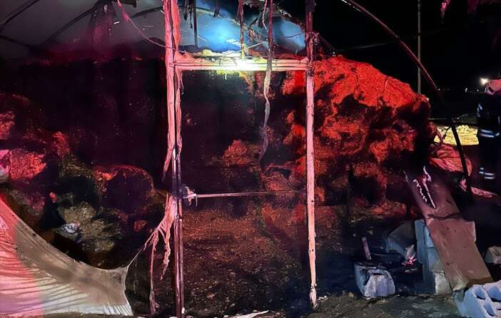 konyada-cikan-yanginda-20-ton-saman-kule-dondu