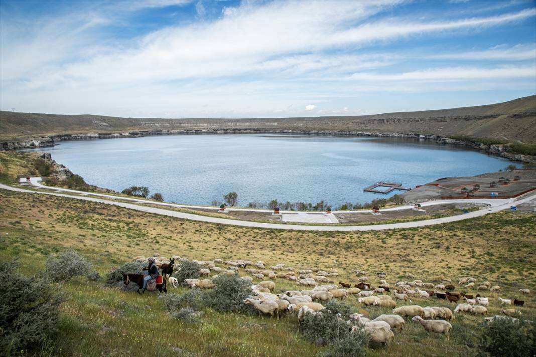 konyanin-mavi-cenneti-acigol-tatilcilerin-yeni-gozdesi