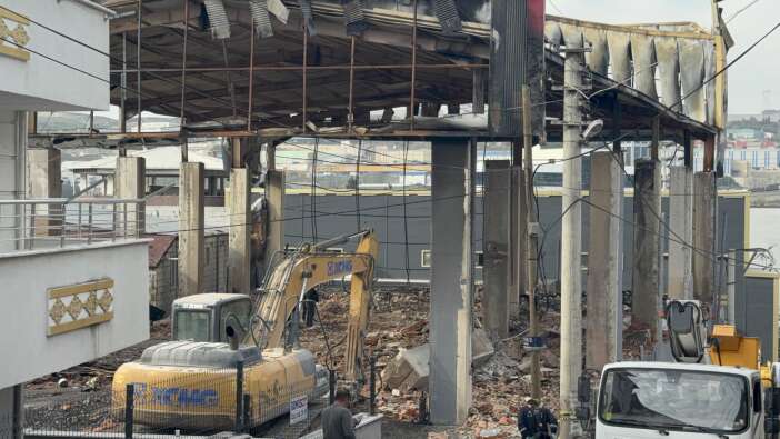 parfum-fabrikasinda-faciadan-12-gun-sonra-yikim-basladi