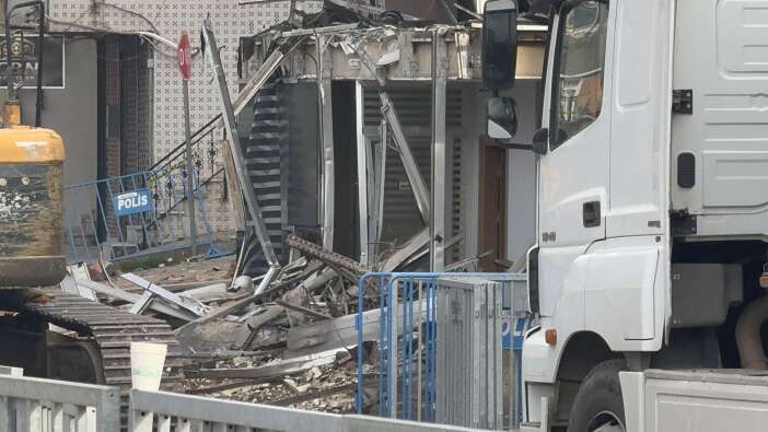 parfum-fabrikasinda-faciadan-12-gun-sonra-yikim-basladi