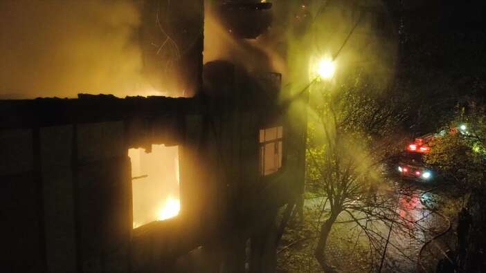 150-yillik-miras-yok-oldu-5-cocuk-dakikalarla-yaristi