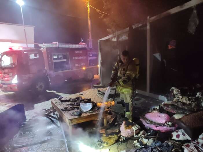 95-yasindaki-aysa-nine-konteynerde-can-verdi