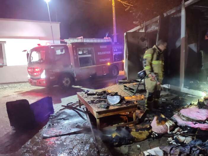 95-yasindaki-aysa-nine-konteynerde-can-verdi