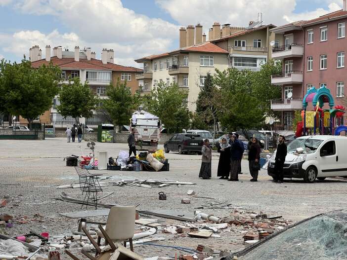 konyada-karisina-sinirlenip-apartmani-patlatmisti-evsiz-kalan-komsular-isyan-etti