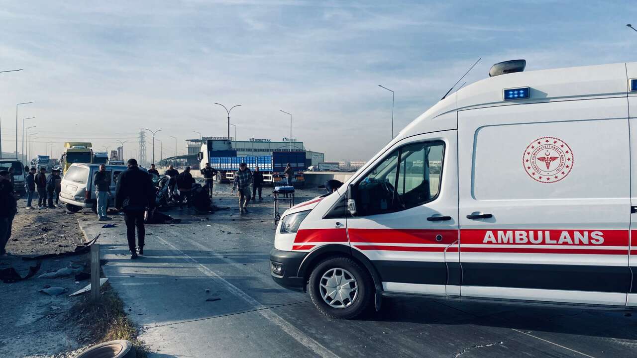 konyada-sollama-yapan-arac-tirla-kafa-kafaya-carpisti