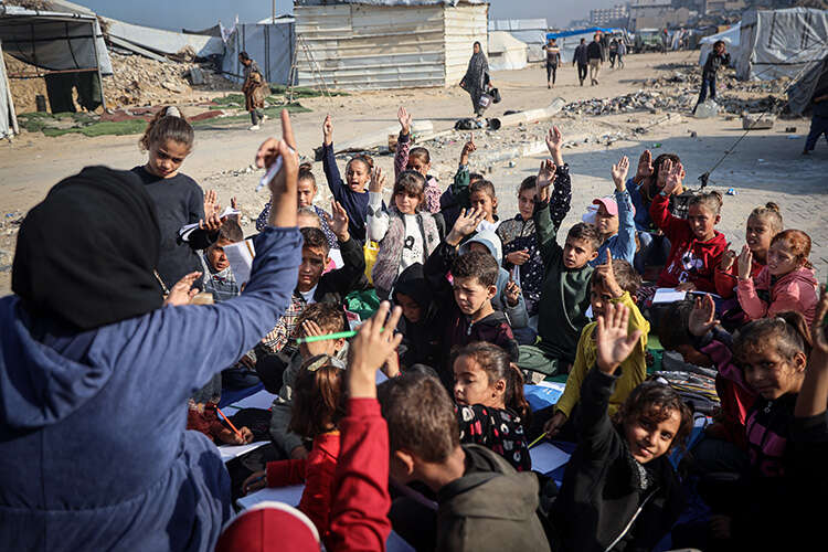 yikilan-okullarin-ardindan-gazzede-cadirdan-siniflar-kuruldu