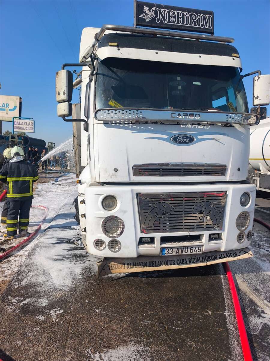 2-tir-ve-suv-carpisti-kaza-sonrasi-biri-alev-aldi