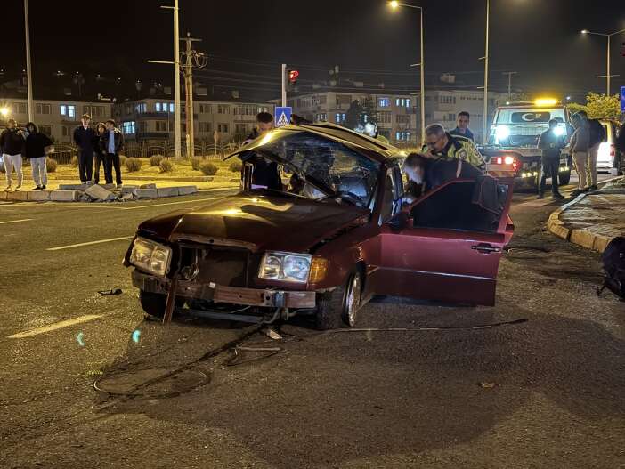 ezgi-karael-oldu-tur-otobusu-kazasinda-olu-ve-yaralilar-var