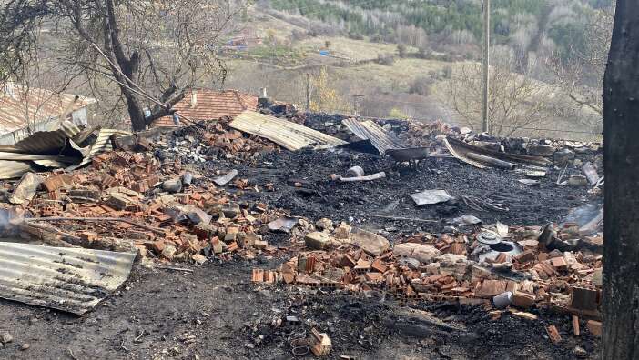 faciadan-geriye-kuller-kaldi-huseyin-karakas-alevlerin-icinden-kacamadi