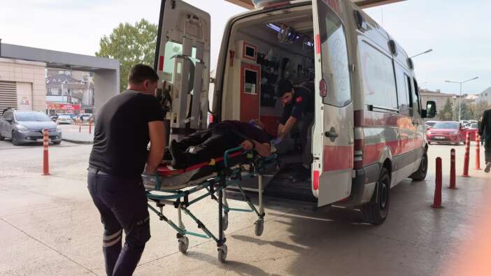 hafriyat-kamyonu-yuk-bosaltirken-devrildi-surucu-agir-yarali