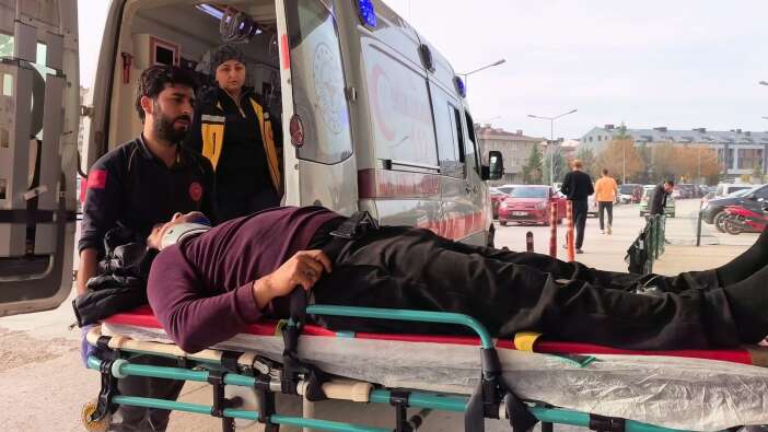 hafriyat-kamyonu-yuk-bosaltirken-devrildi-surucu-agir-yarali