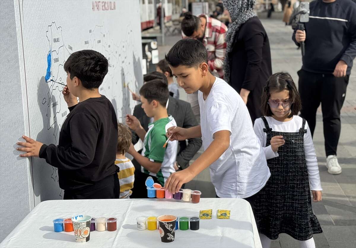 konyada-cocuklar-turkiye-haritasini-renklendirdi