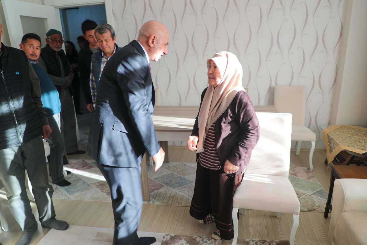 konyada-hayatini-kaybeden-2-polisin-ailesine-taziye-ziyareti