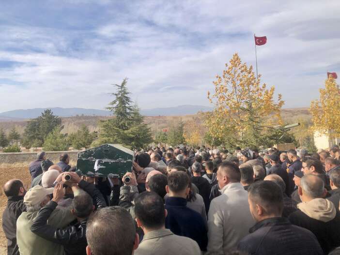 konyadaki-kazada-can-veren-ugur-akgune-aci-veda-002