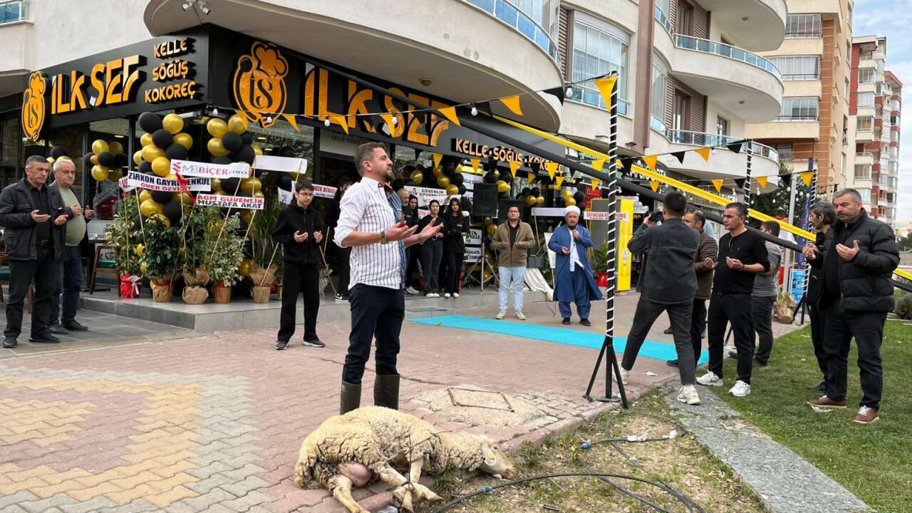 konyanin-yeni-lezzet-duragi-ilk-sef-kapilarini-actikonyanin-yeni-lezzet-duragi-ilk-sef-kapilarini-acti