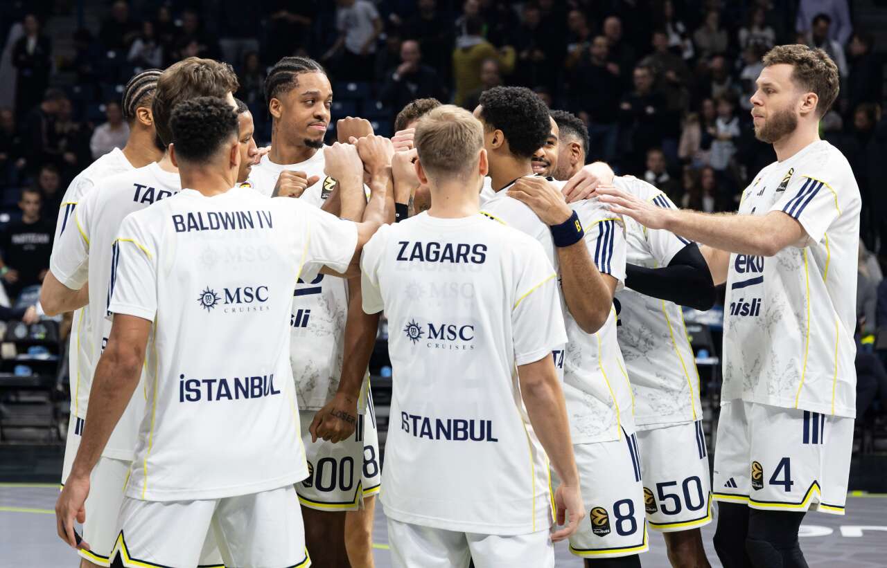 partizan-fenerbahce-macinda-turk-karsiti-pankart-skandali