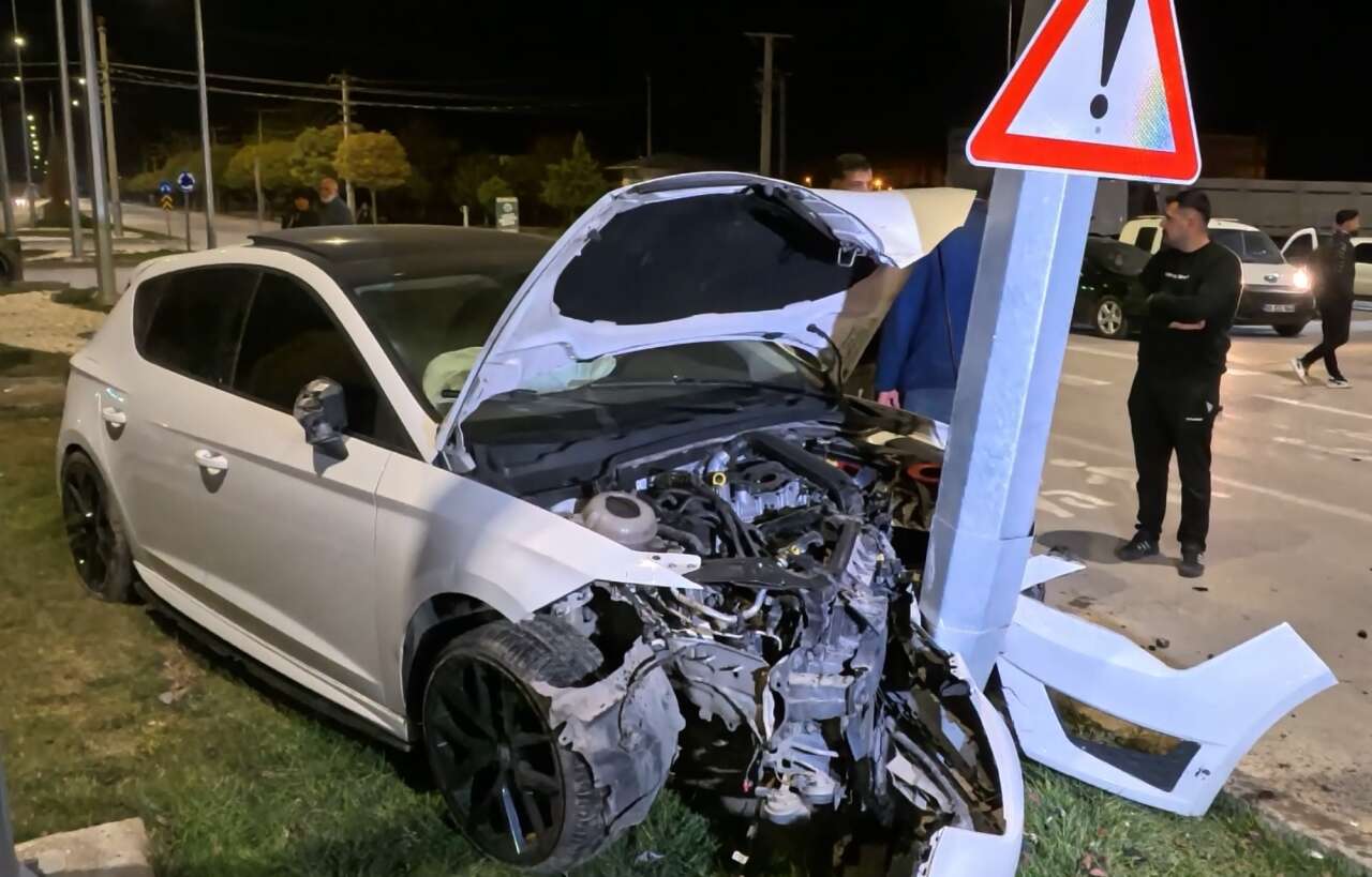 ayni-yolda-yarim-saat-arayla-iki-kaza-yaralinin-ilk-sozleri-sasirtti