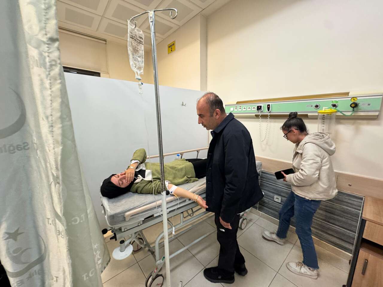 kyk-yurdunda-zehirlenme-suphesi-50-ogrenci-hastaneye-kaldirdi