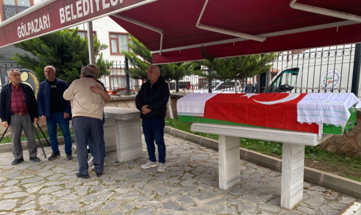 okuldaki-sakalasma-olumle-bitti-mert-gozyaslariyla-ugurlandi