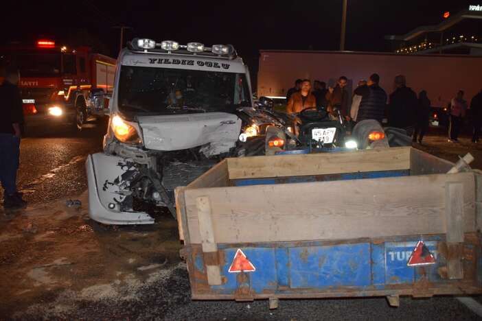 traktor-ile-cekici-arasinda-sikisan-adam-zor-cikarildi