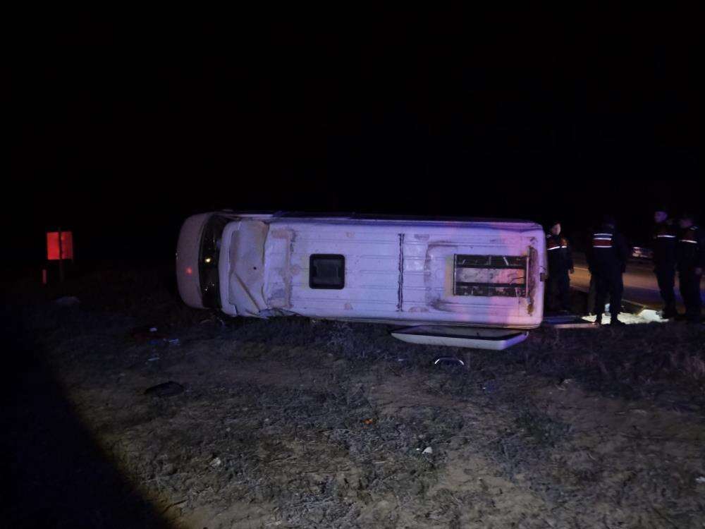 yolcu-otobusu-minibusle-carpisti-cok-sayida-yarali-var