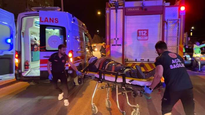 carpisan-iki-aractan-biri-devrildi-2-yarali-var