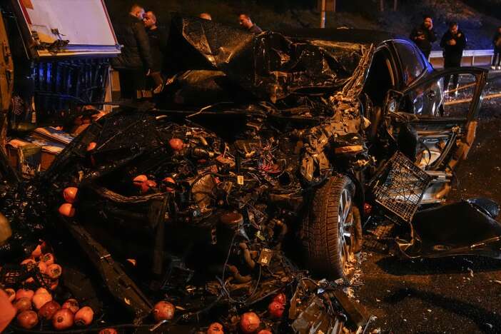 feci-kaza-otomobil-hurdaya-dondu