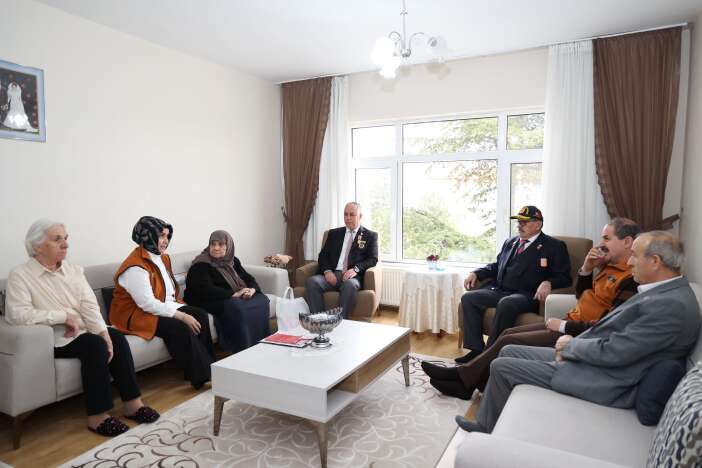 konya-buyuksehir-sehit-ogretmenleri-unutmadi-001