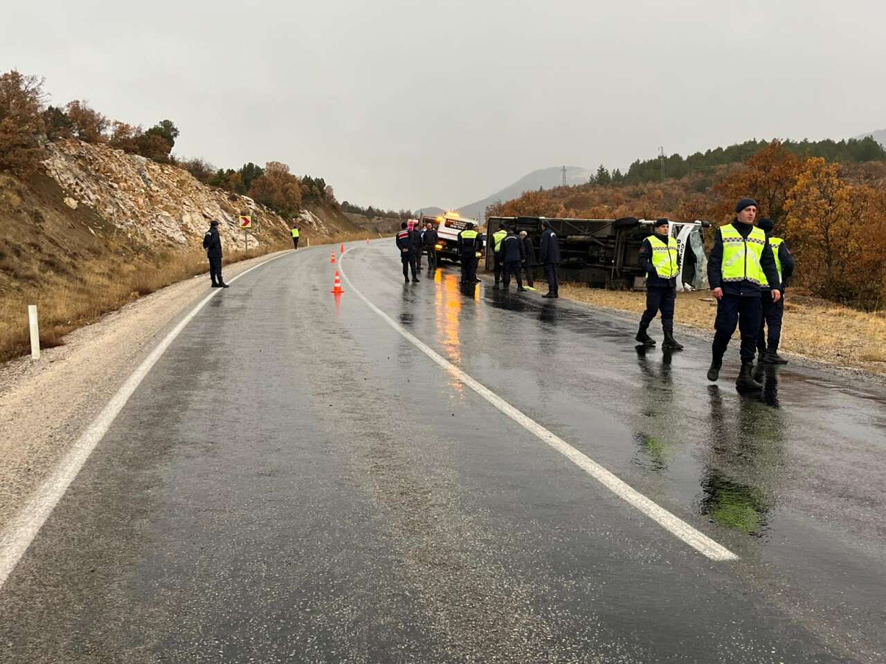 konyada-ogrenci-servisi-devrildi-31-yarali-var