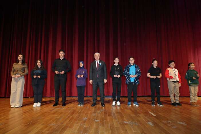 konyada-protokolun-katilimiyla-24-kasim-ogretmenler-gunu-kutlandi-001